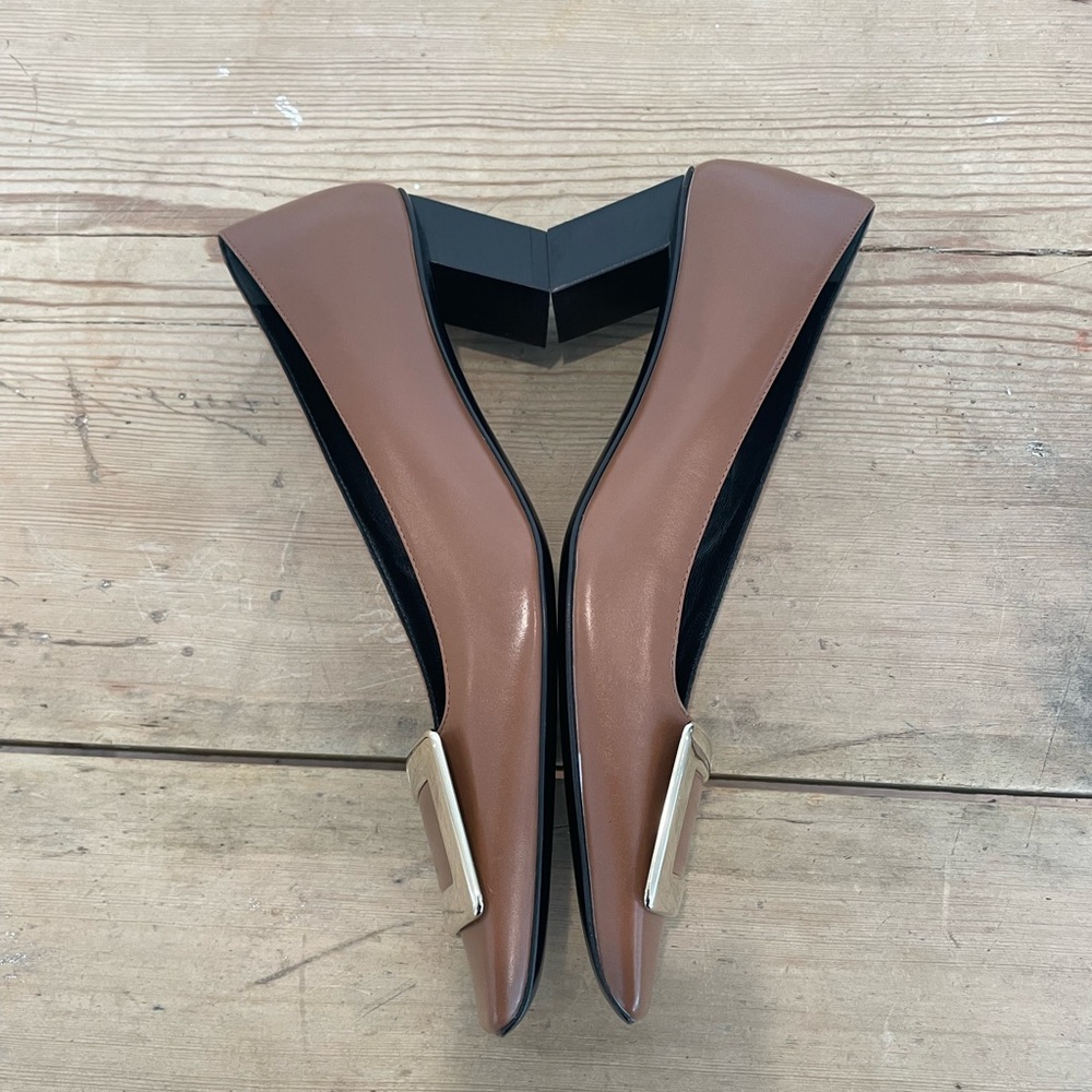 Roger Vivier classic gold buckle heel in size 37 NWOT - Picture 5 of 7